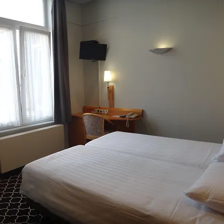 Safestay Grand Place Otel 3*