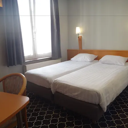 Safestay Grand Place Otel 3*