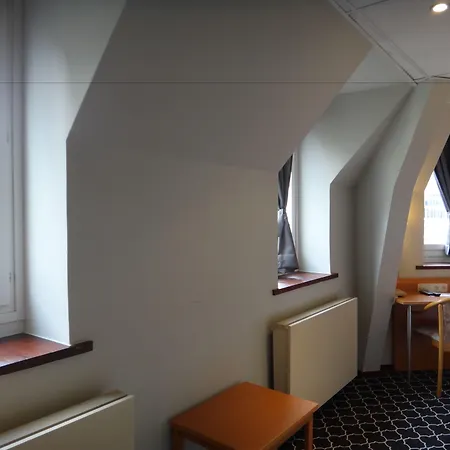 Safestay Grand Place Otel 3*