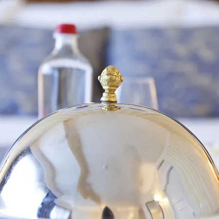 Le Chatelain Hotel 5*