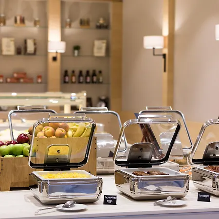Courtyard By Marriott Hotel