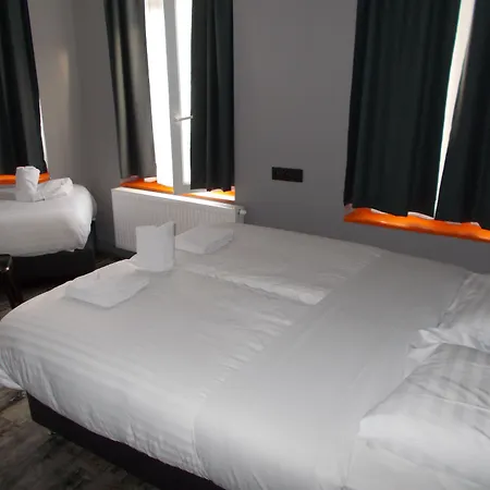 Urban Centre Hostel *