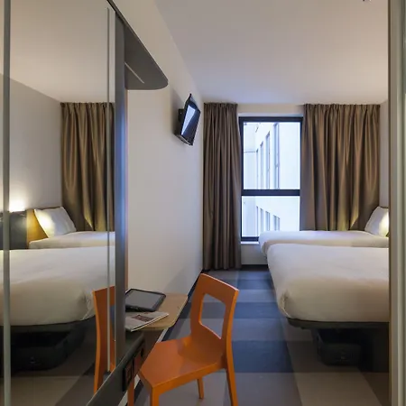 Easyhotel Centre Hotel 3*