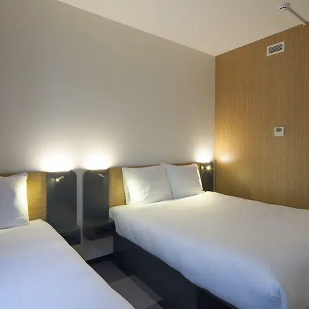 Easyhotel Centre Hotel 3*