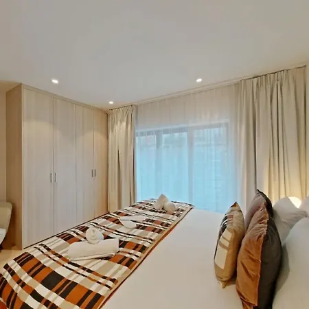 Elegant 3-bedroom In Ixelles Apartment Brussels
