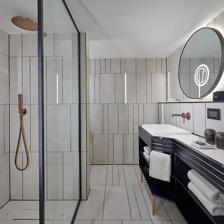 Cardo Brussels, Autograph Collection 4*