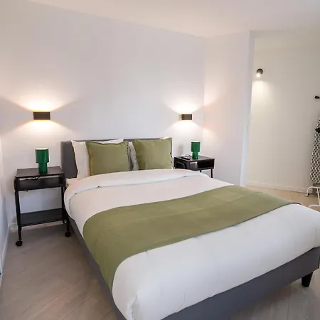 Luxembourg 6 * Brusel