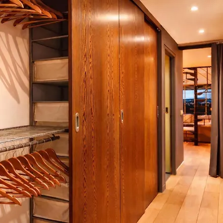 Luxury Loft Duplex Penthouse Of 190m2 & Free Parking ! Brüsszel