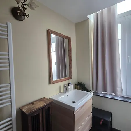 Pb155, Balcony With Street View *