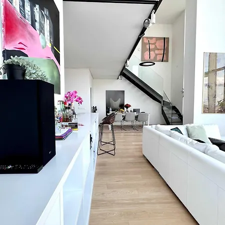 Skyline Penthouse 220 M2 Of Refined Elegance 住宿加早餐酒店