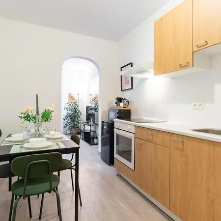Over Two Floors For 5 Guests Near Midi & Grand Place Appartement Brussel