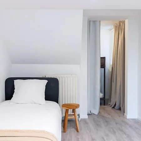 Over Two Floors For 5 Guests Near Midi & Grand Place Διαμέρισμα