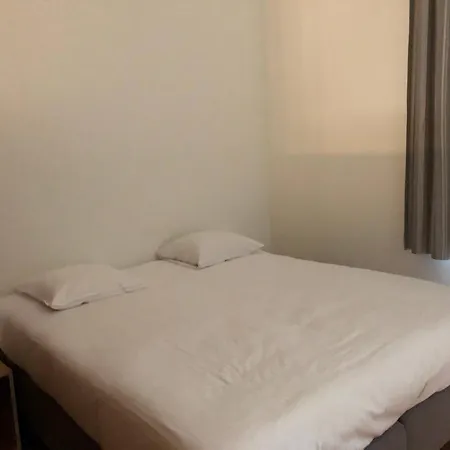 1 Bedroom W Kitchen And Bathroom In Trendy St Gilles *