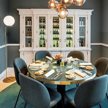 Hilton Grand Place Отель Брюссель