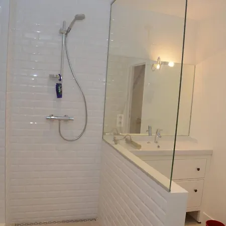 Comfortable And Quiet דירה בריסל