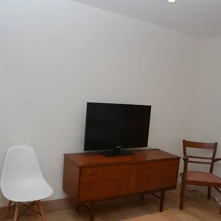 Comfortable And Quiet דירה בריסל