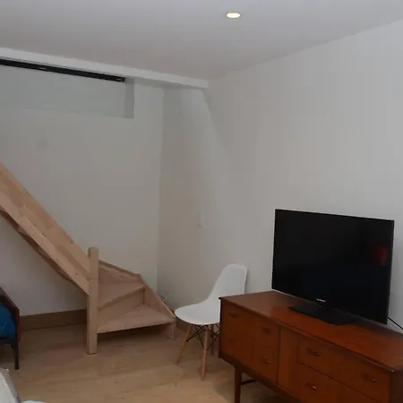 Comfortable And Quiet * בריסל