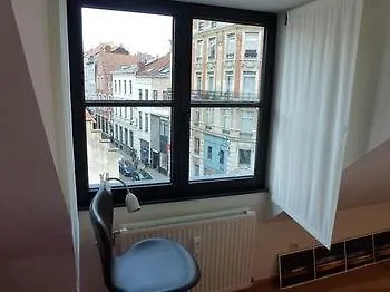 Apartment Yawn