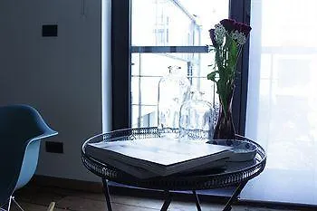 Apartment Yawn