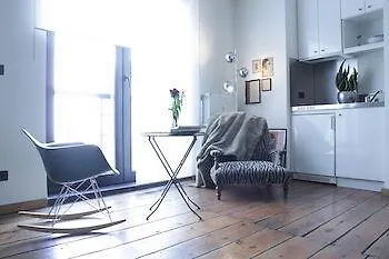 Yawn Apartment *