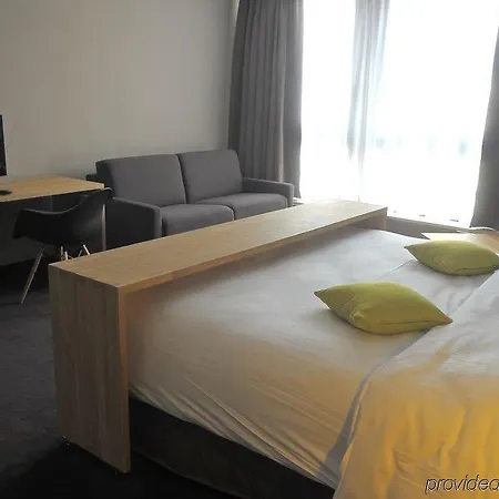 9hotel Chelton Hotell
