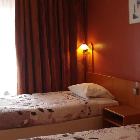 Albert Hotel Ξενοδοχείο 2*