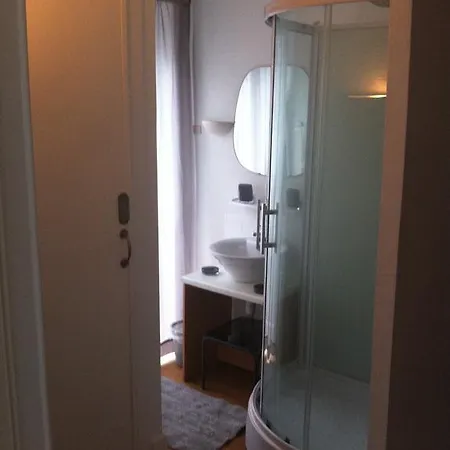 Hotel 18 *