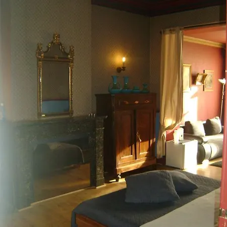 18 Hotel