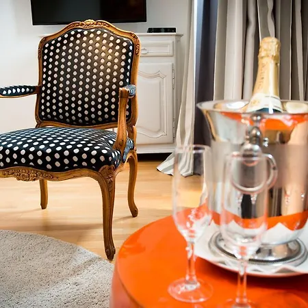 Grand Place The Looks
