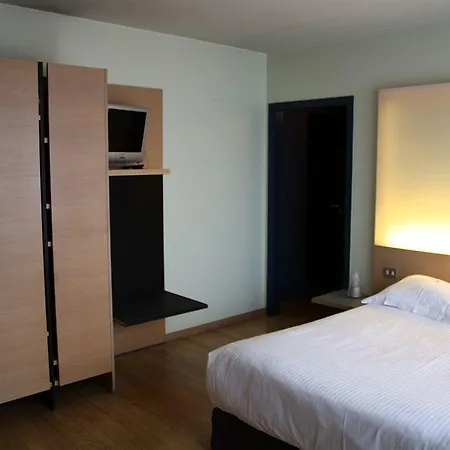Otel 322 Lambermont Brussels Schaerbeek