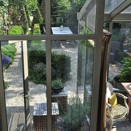 Bed & Breakfast Un Jardin En Brussels