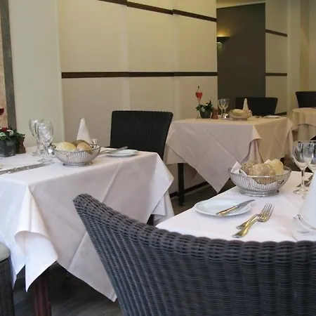 Western County House 3* Saint-Gilles