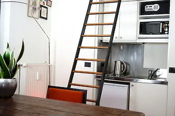 Yawn Apartment *