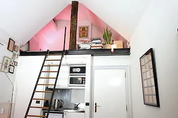 Apartment Yawn *