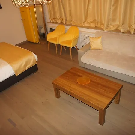 J And R Apartment *