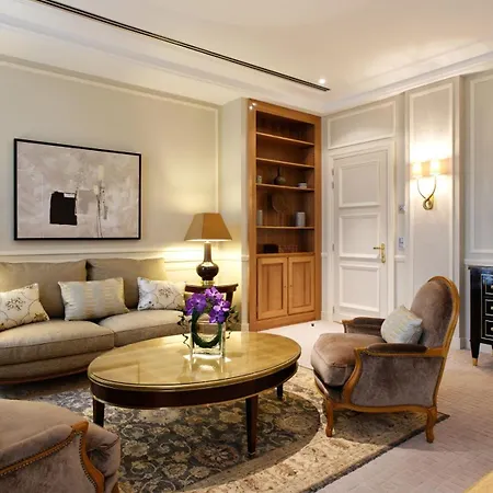 فندق لو بلازا