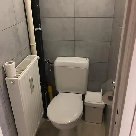 One-bedroom Near Atomium Apartman *