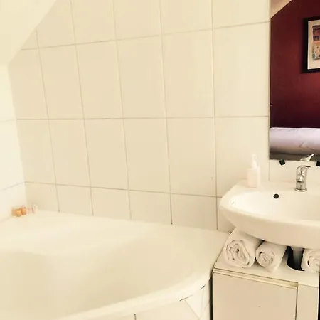 Appart-hotel Maison De La Lune - Petite D'etterbeek Aparthotel 3*