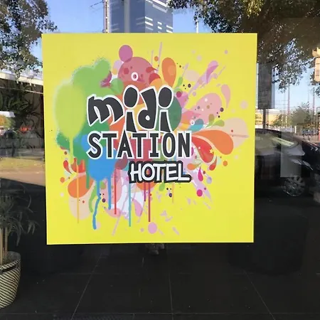 Midi Station