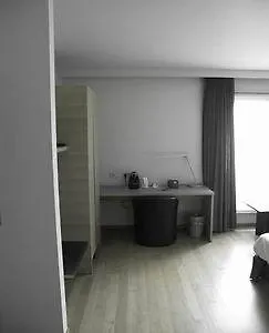 Otel 322 Lambermont Brussels Schaerbeek