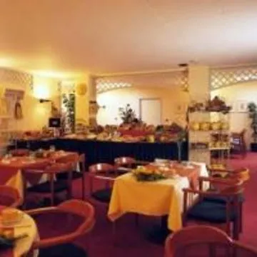 New Charlemagne Hotel 4*