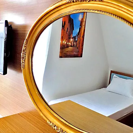 Fly Nezzo Lounge Brussels Bed & Breakfast 3*