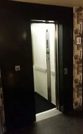 Center * ブリュッセル