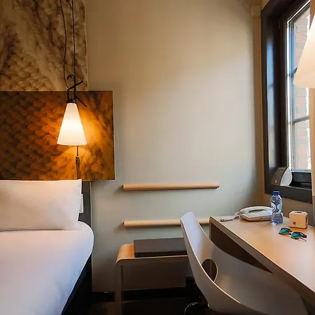 Ibis Off Grand'place 3*