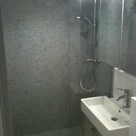 Lambeau Hotel 2*