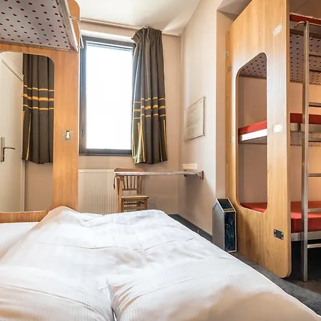 Hostel Train Schaerbeek