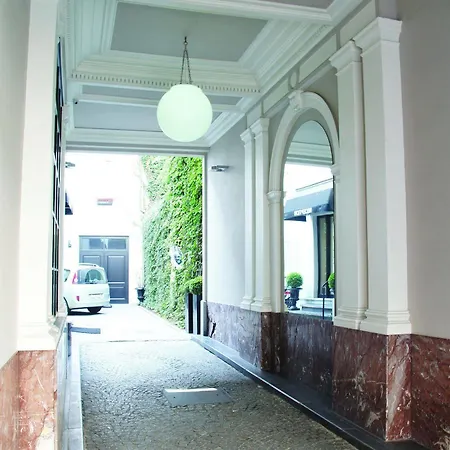 Hotell La Legende 3*