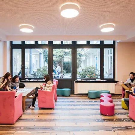 Hi Jacques Brel Hostel