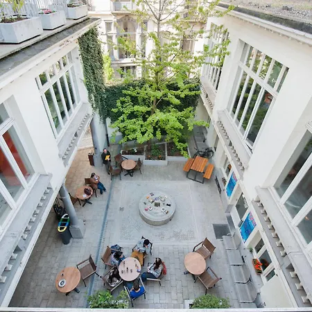 Hi Jacques Brel Hostel