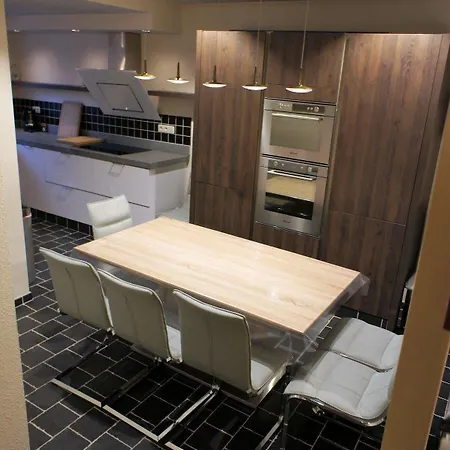 Apartament J And R